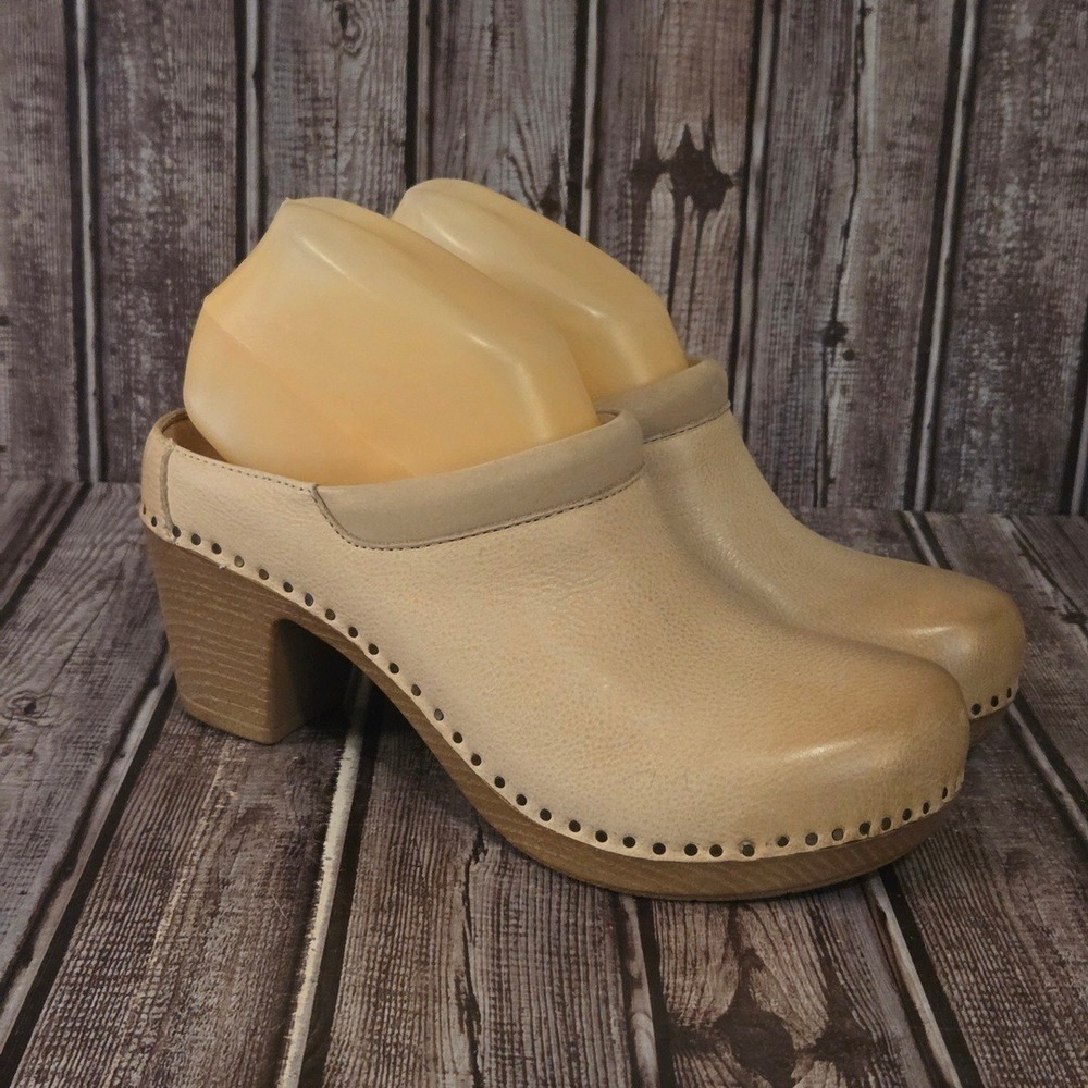 Sz 38 / 7.5-8 Dansko Sammy Beige Leather Studded Heeled Clogs Mules NWOB!
